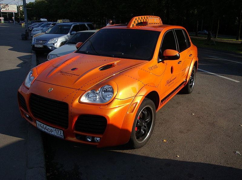 8.44. Porsche Cayenne, использующийся в качестве VIP-такси в Москве